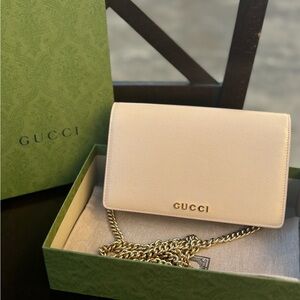 Gucci Chain Wallet Gucci Chain Wallet with Gucci Script - Light beige leather